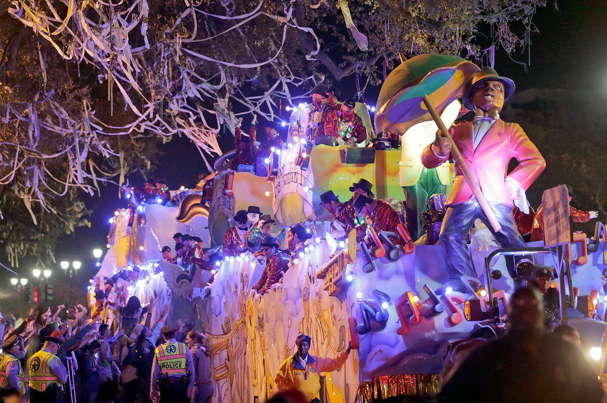 Krewe of Bacchus 2017 rolls in New Orleans: See Mardi Gras parade photos